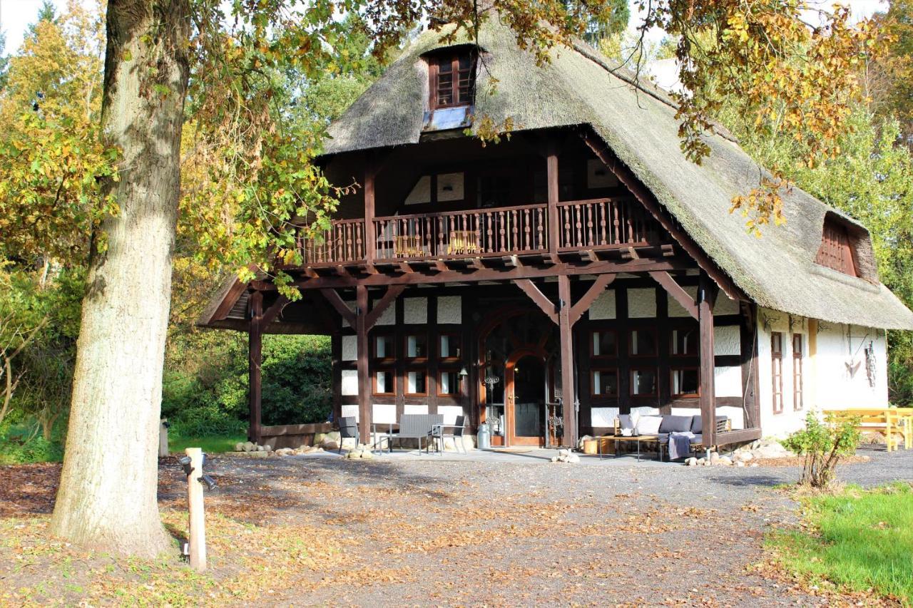 Ruhe Unter Reet-Haus Mit Sauna, Whirlpool Und Kamin Gnarrenburg Exteriör bild