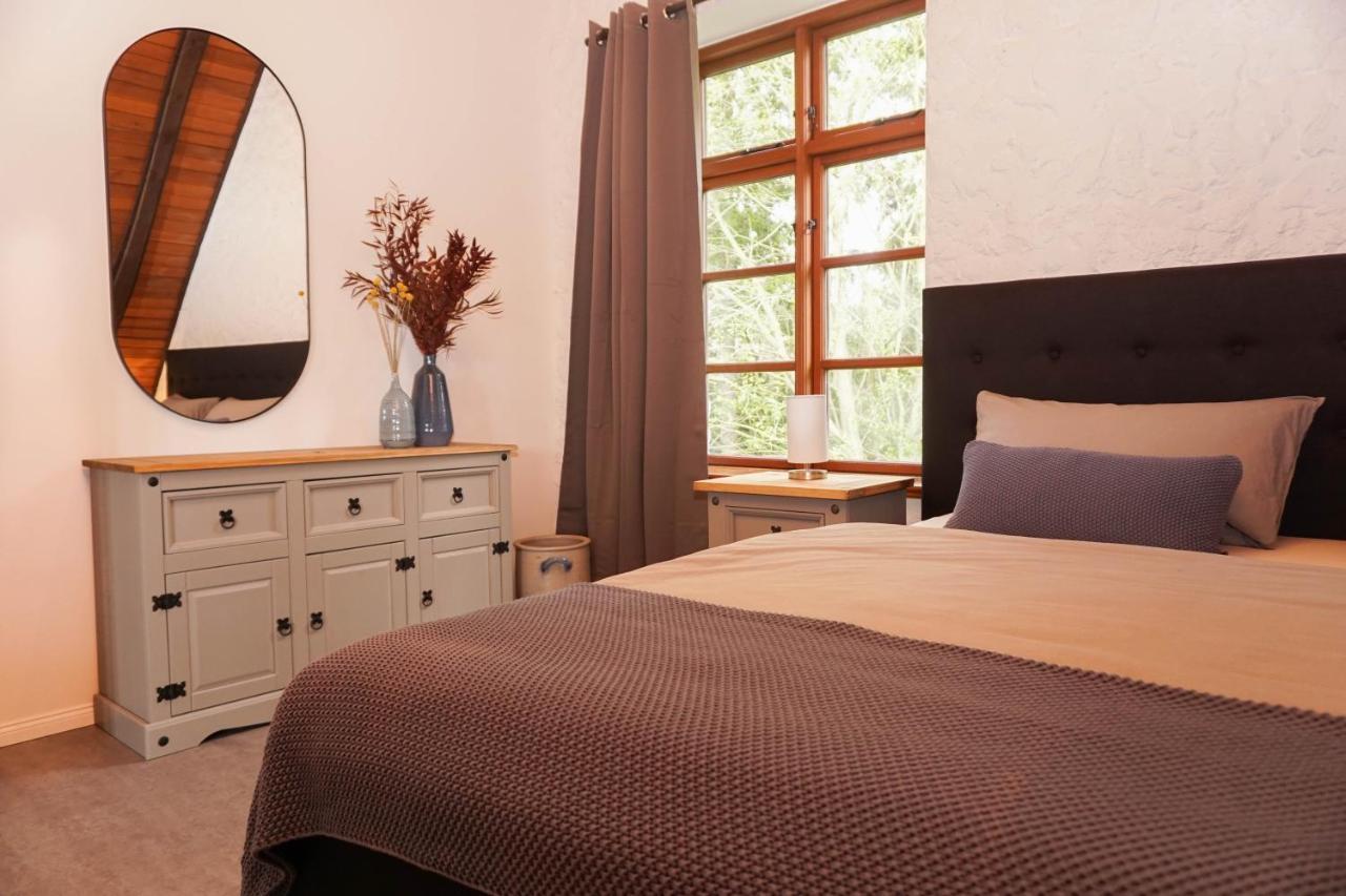Ruhe Unter Reet-Haus Mit Sauna, Whirlpool Und Kamin Gnarrenburg Exteriör bild