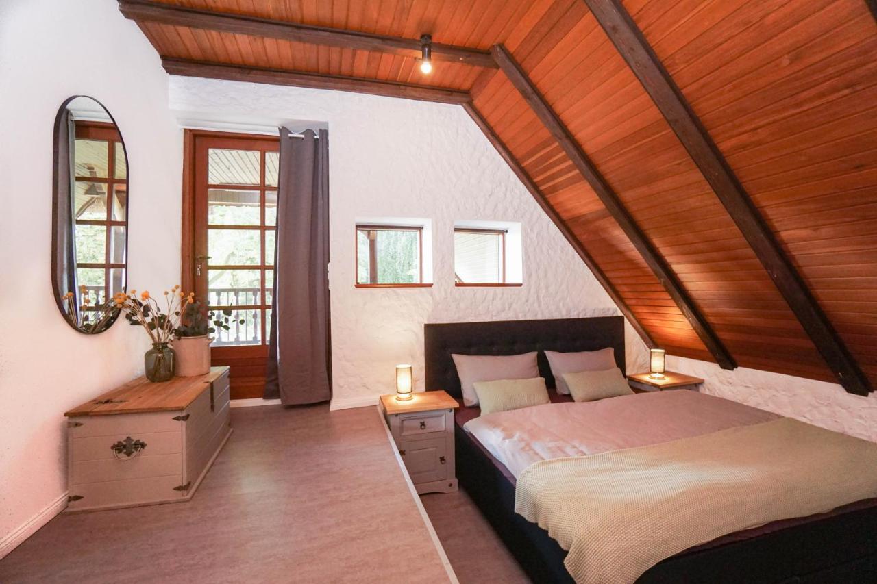 Ruhe Unter Reet-Haus Mit Sauna, Whirlpool Und Kamin Gnarrenburg Exteriör bild