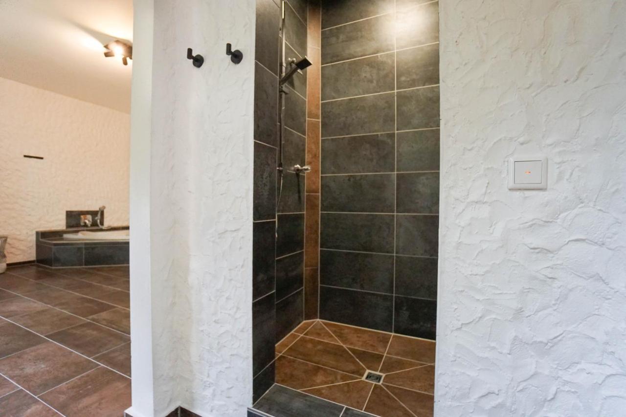 Ruhe Unter Reet-Haus Mit Sauna, Whirlpool Und Kamin Gnarrenburg Exteriör bild